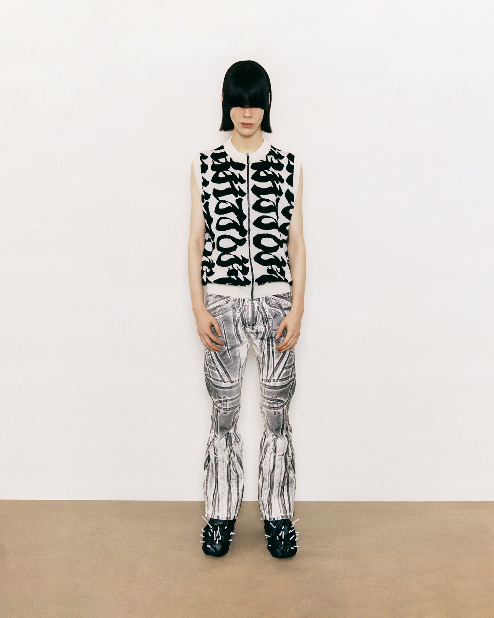 9bb7e295-75f9-465a-abc0-f10cbaa7b80f_[KSK]-22SS-_-Lookbook-_-web-sizing-_-7.jpg