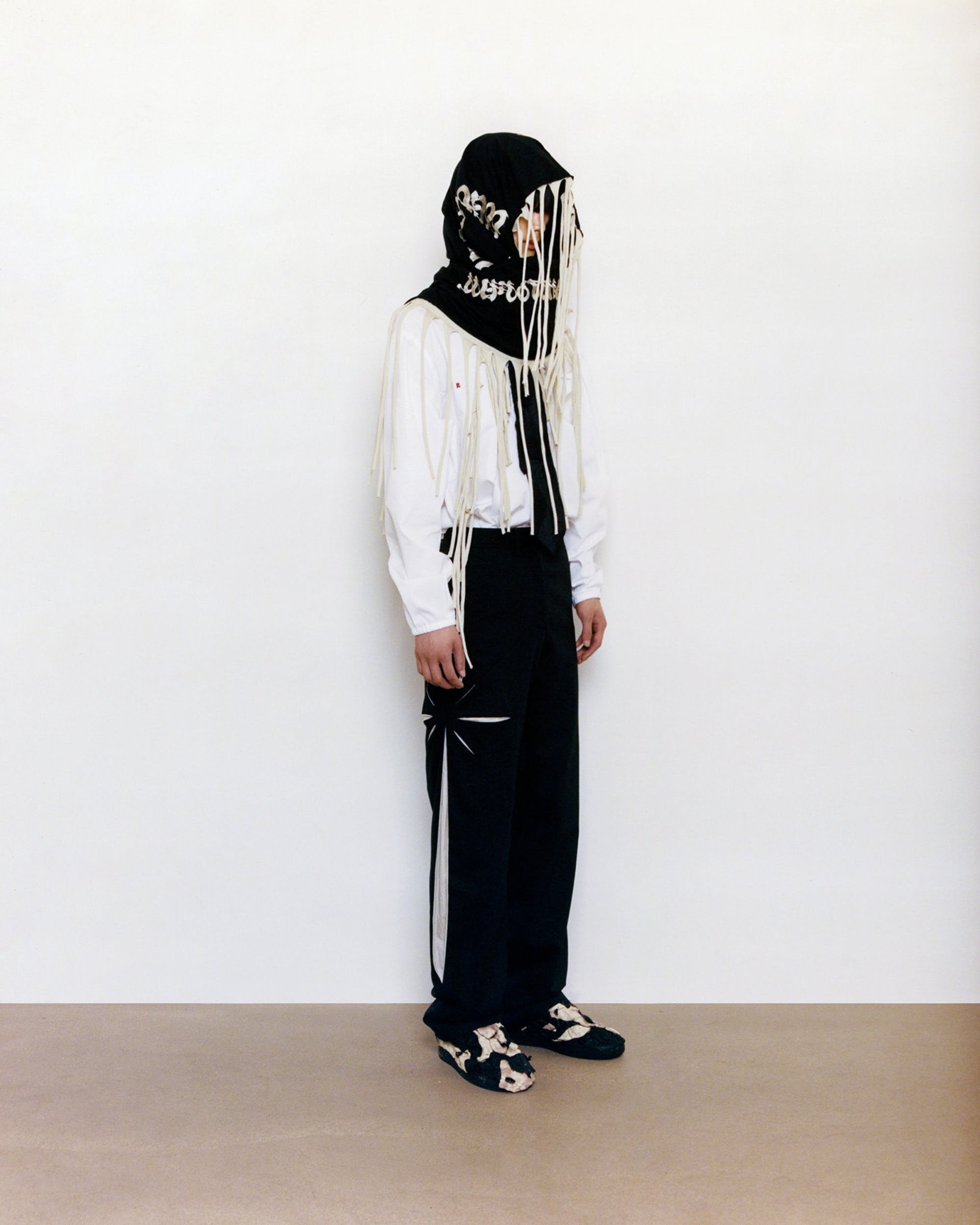 b81763eb-45f2-4e82-ac75-ee8d9d460bd1_[KSK]-22SS-_-Lookbook-_-web-sizing-_-9.jpg